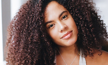 Natural hair blogger Simone Powderly announces representation